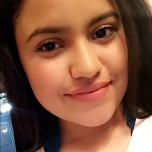 Meet your Posher, Dayana